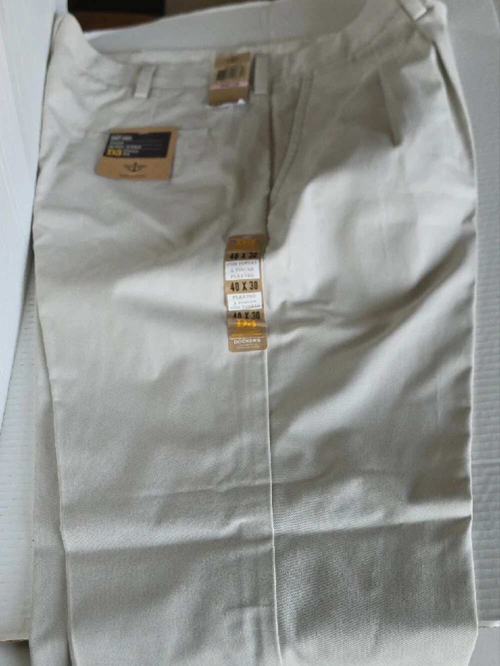 Mens Dockers D3 Easy Khaki Classic Fit Cream Color Pleated Pant 40x30 NWT